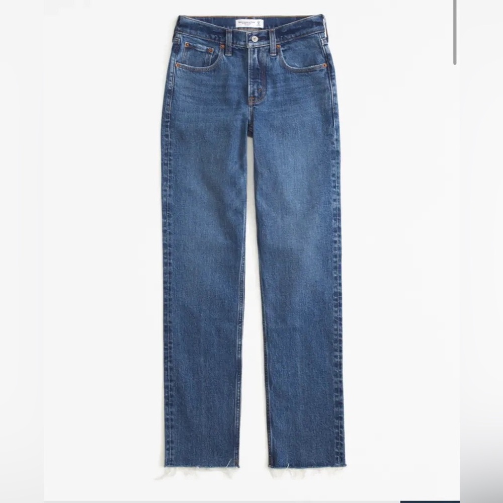 Abercrombie & Fitch Mid rise 90s straight jean 33 regular
Dark with raw hem